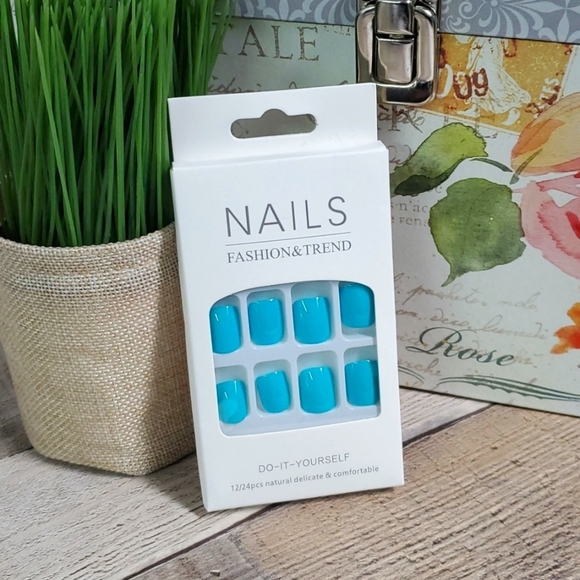 Blue Press On Nails - Picture 1 of 5